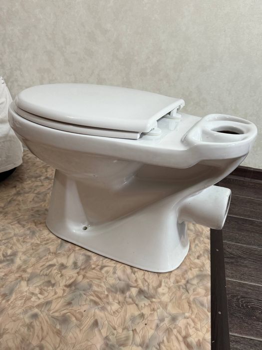 Унитаз с бочком напольный