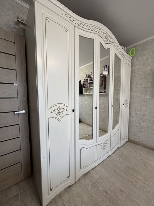 Продам шкаф в хорошим состоянии (Беларусь)