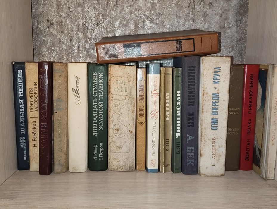 Книги, продам срочно