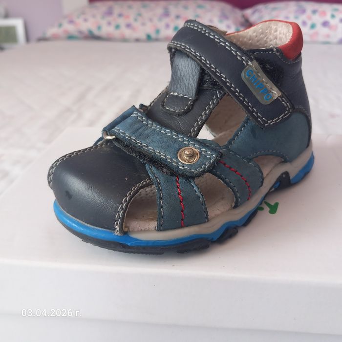 Продавам чисто нови детски сандали