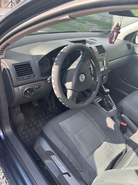 autoturism vw golf 5