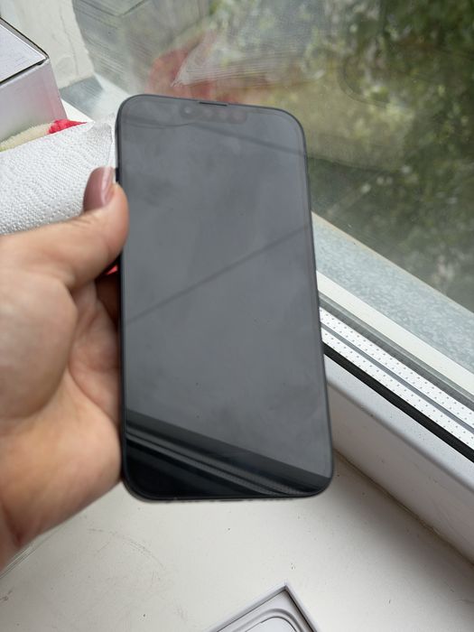 Продам Iphone 13.