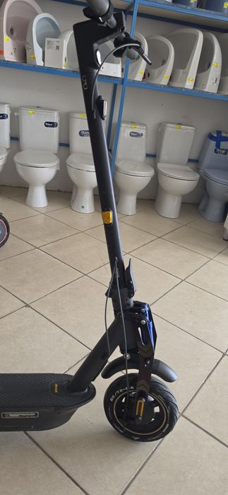 Ninebot Max G2 електрическа тротинетка