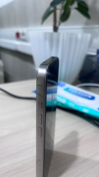 iPhone 16 pro titanium