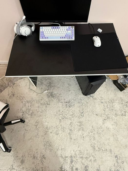 Продам стол новый