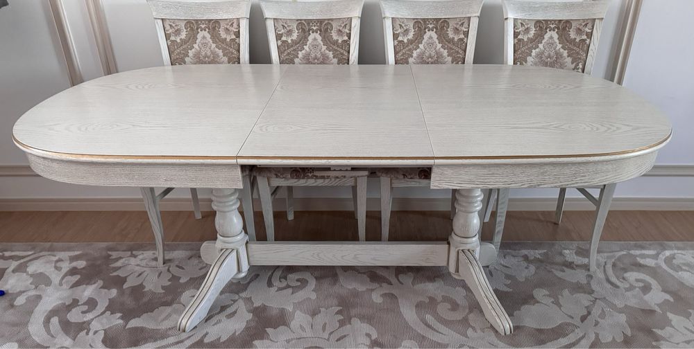 Стол со стульями