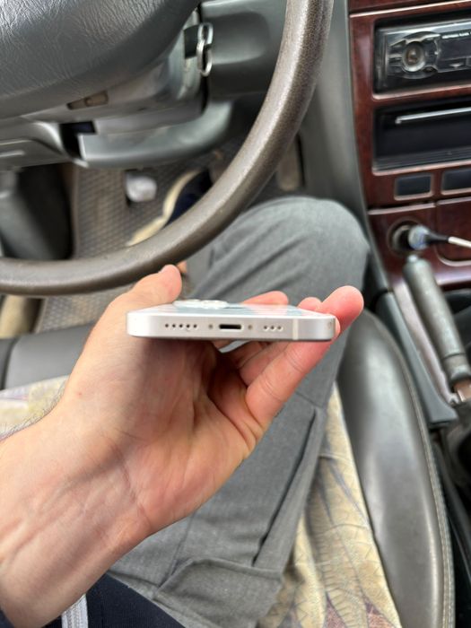 iPhone 13 128gb  белый