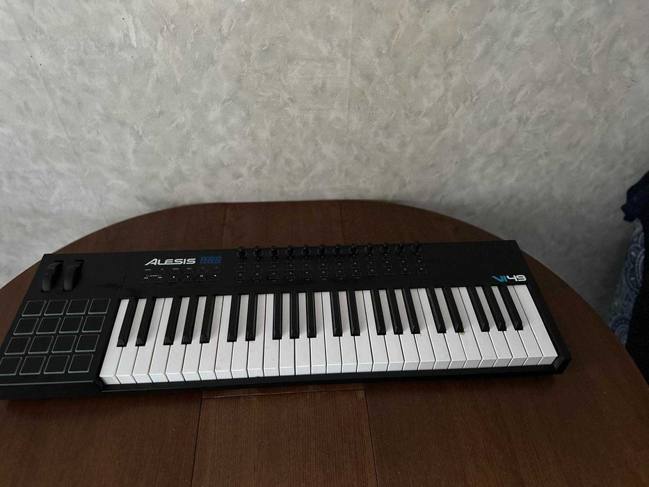 Alesis VI49 MIDI