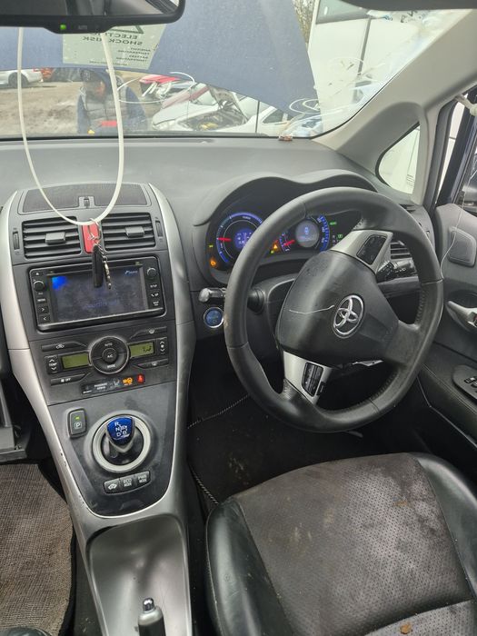 Piese toyota auris 1.8 hybrid an 2012