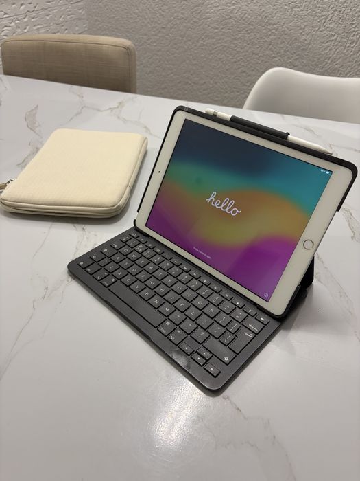 Ipad 8 128gb WIFI + Apple pencil 1 + Logitech keyboard