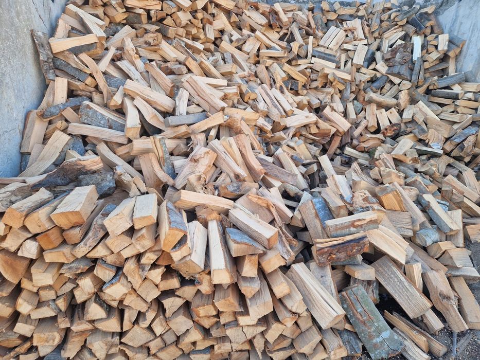 Deșeuri de brad  și lemn tăiate la dimensiune