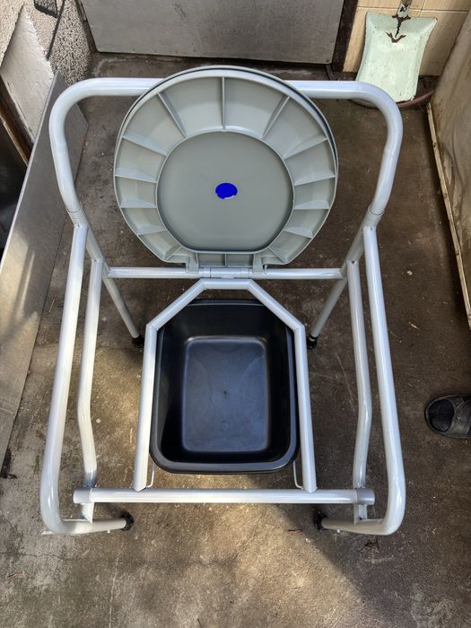 Тоалетен стол ….