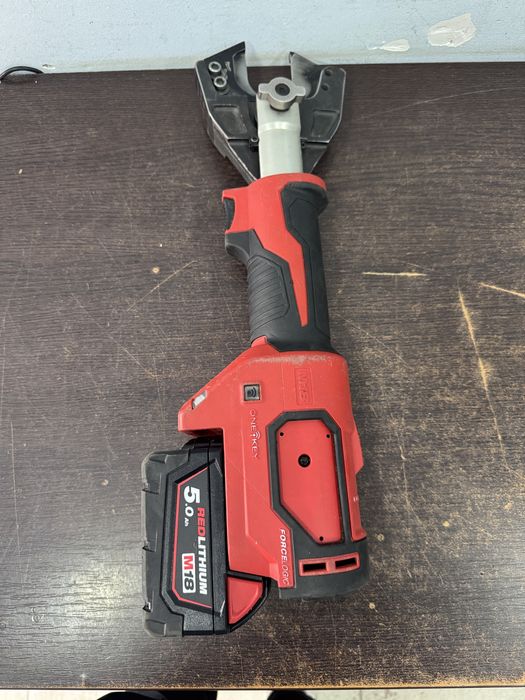 Milwaukee M18 masa de taiat cablu