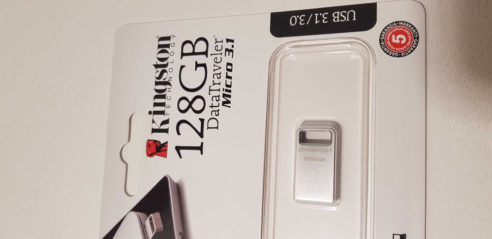 Флаш памет Kingston DataTraveler Micro 128GB USB 3.1