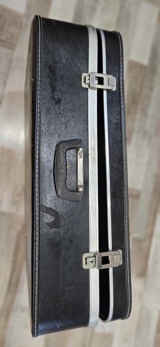 голям стар куфар за декорация