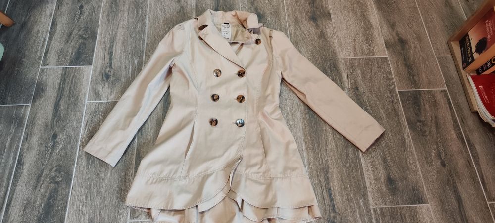 Оригинално дамско яке на Guess