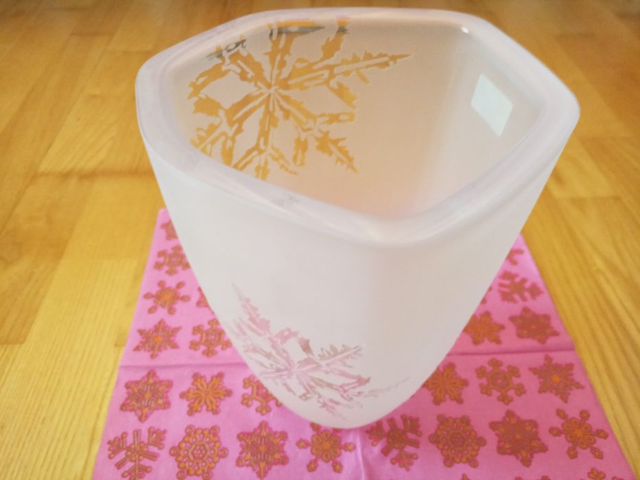 Vaza Cristal masiv- Villeroy&Boch-gravura florala cu fulgi de nea -Nou