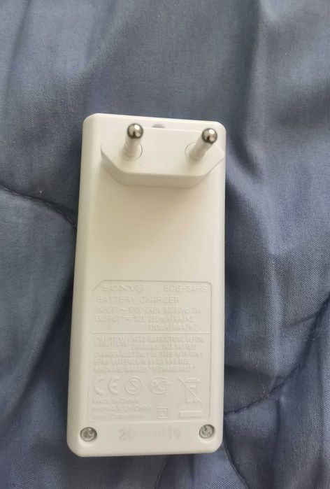 Зарядно Сони за батерии и старо дистанционно за Go Pro камера