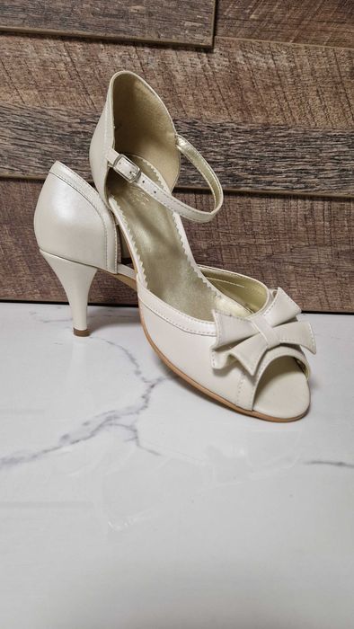 Sandale elegante , piele naturala