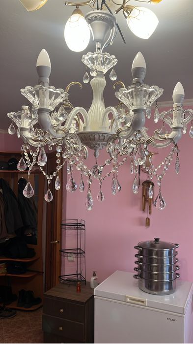 Продам люстру в отличном состоянии