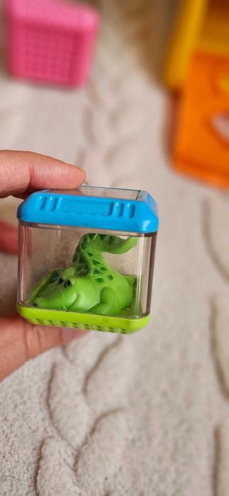 Музикален жираф на Fisher price с пет  кубчета