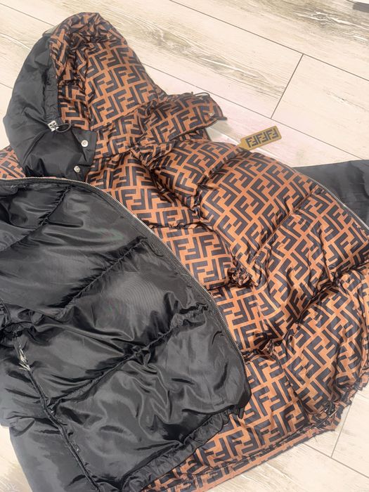 Яке Fendi ,М/L-размер ,чисто ново  двулицево