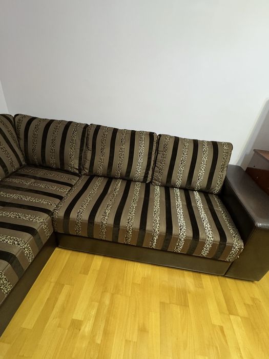 Canapea living cu cinci perne detasabile