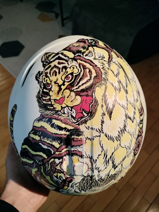 Personalizez căști/alte obiecte