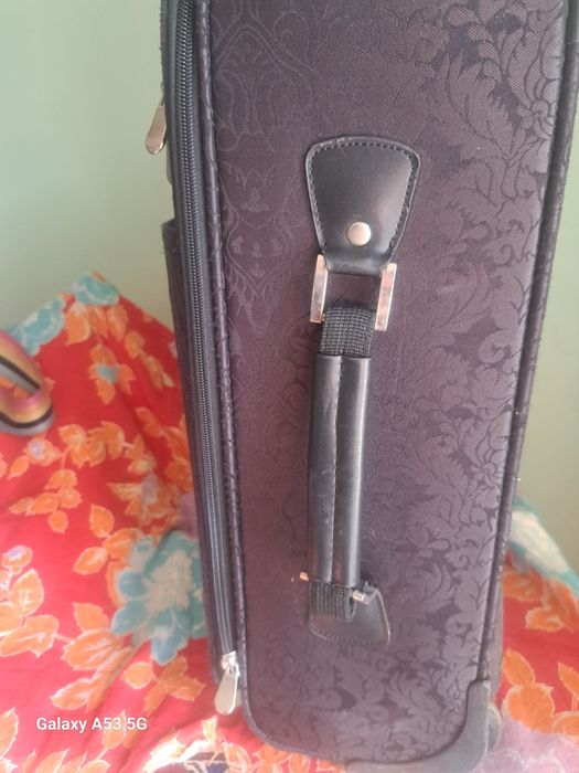 Чемодан с колесами