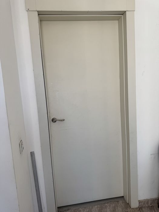 Двери межкомнатные б/у