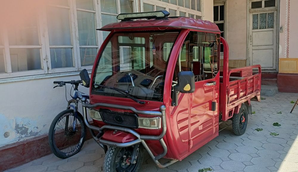 Kabinali yuk elektromotoroller sotiladi