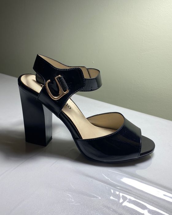 Продам босоножки