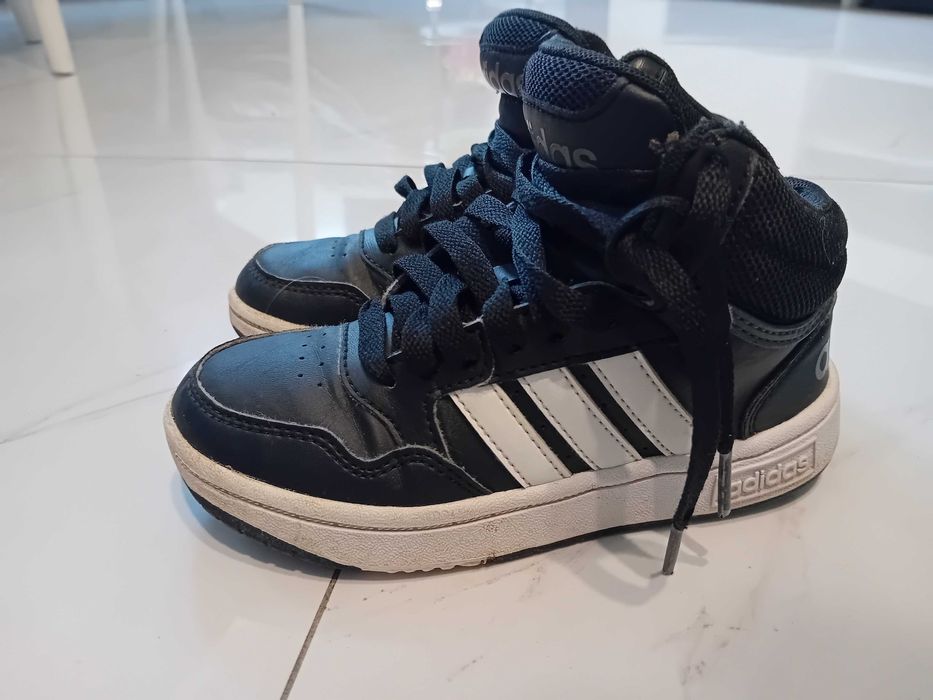 Маратонки ,сандали,пантофи