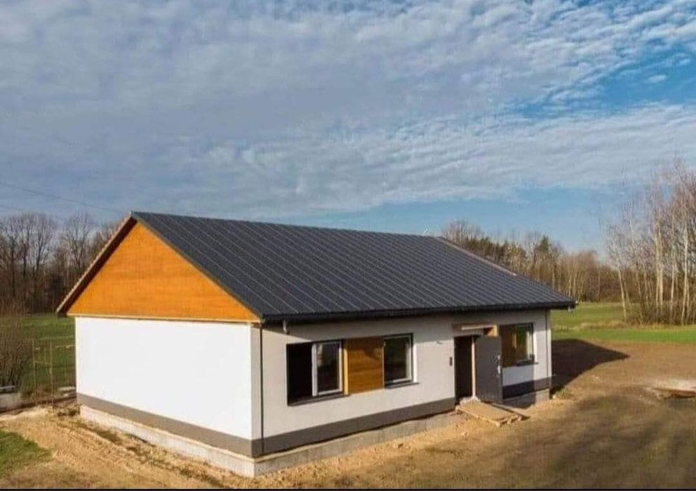 Vindem casă pe structură metalică și panouri sandwich totul la cheie