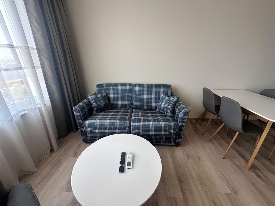 Дава се под наем Двустаен апартамент в Бургас, Славейков - 55 кв.м за 765 € - Снимка #2