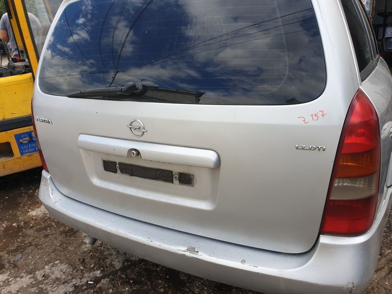 Hayon Portbagaj Dezechipat cu Luneta Geam Sticla Opel Astra G Caravan Break 1998 - 2004 Culoare Z157