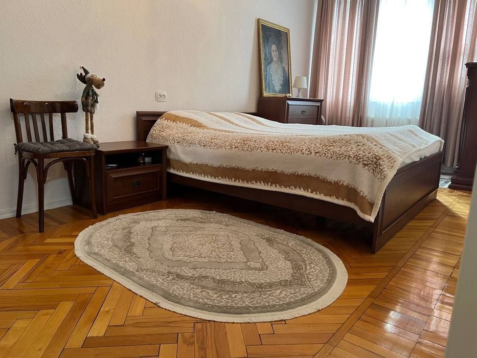 Ц-1  3-4/2/4 Посольство Англии .80 кв.м