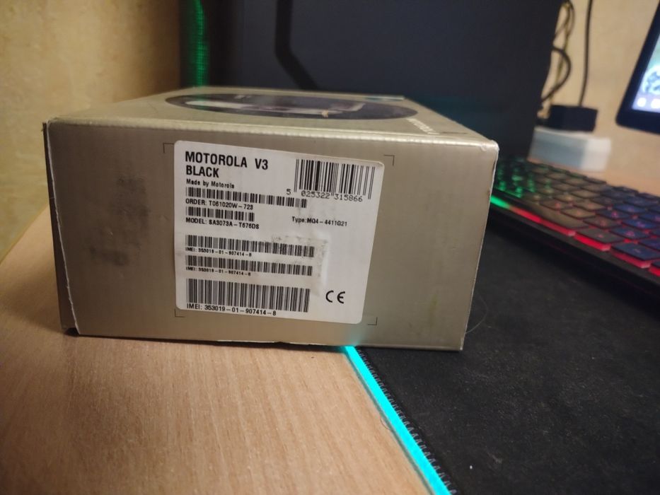 Подам Motorola razer V3 б/у, ретро