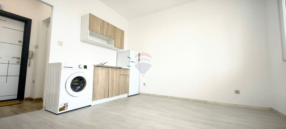 Продава се Едностаен апартамент в Варна, Изгрев - 20 кв.м за 3245 €/кв.м - Снимка #2