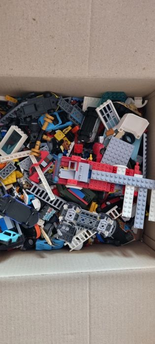 Продам конструкторы лега и аналог лего.