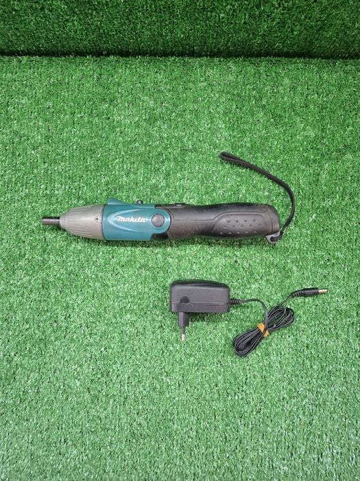 Акумулаторна отвертка на Makita 6723D.