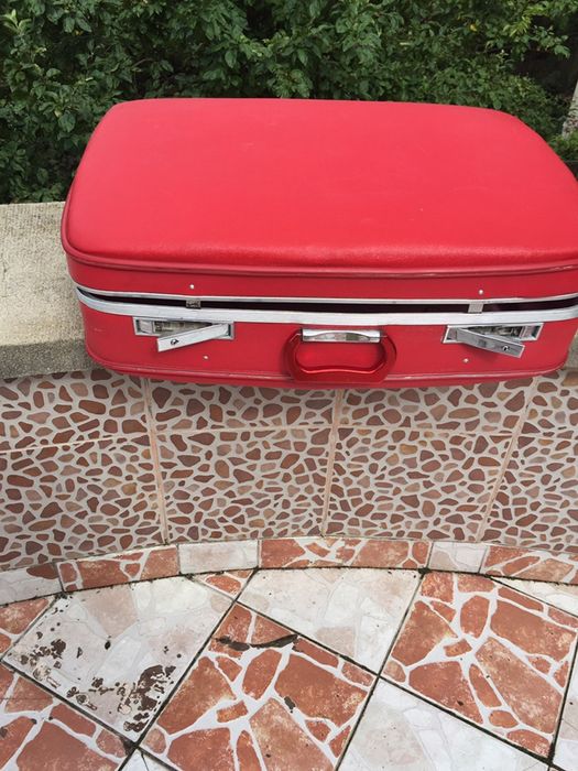 Vand geamantan f deosebit rosu