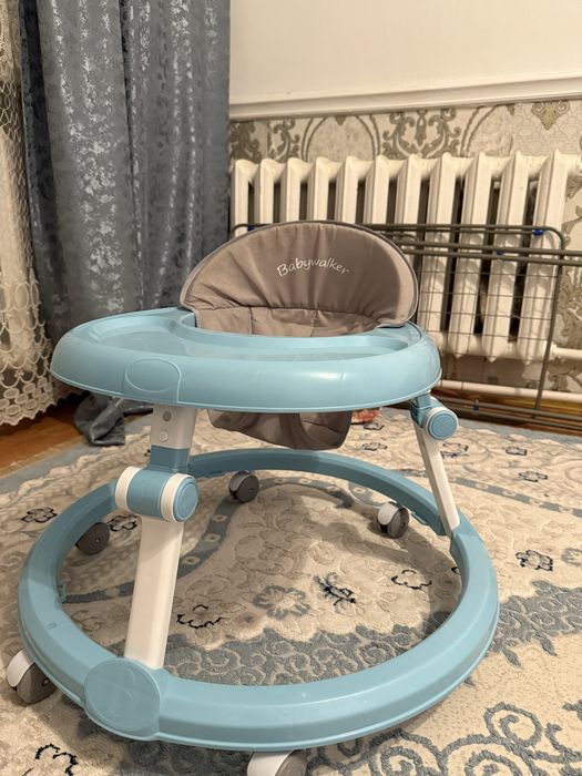 ходунок и пеленальный столик