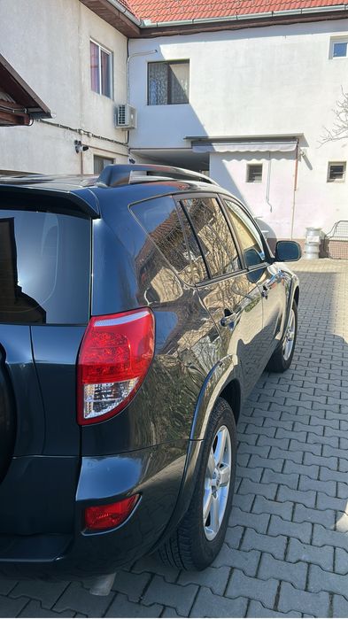 Vînd Toyota Rav 4