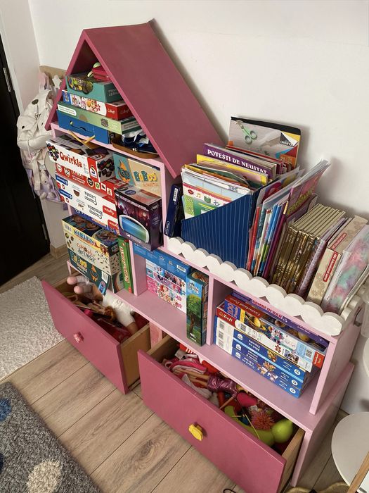 Biblioteca tip casuta