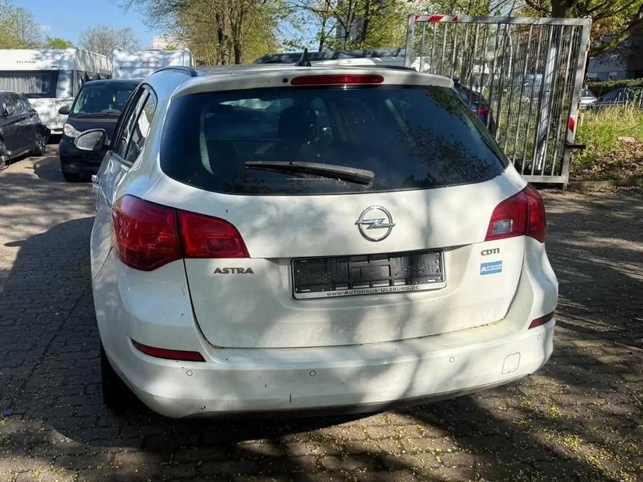 На Части Opel Astra J 1.7cdti 110к.с. комби 2014г.