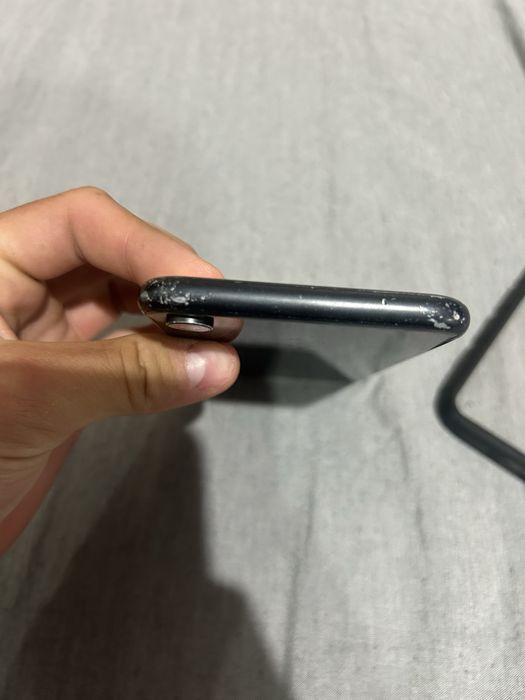 Продавам iPhone XR 128gb