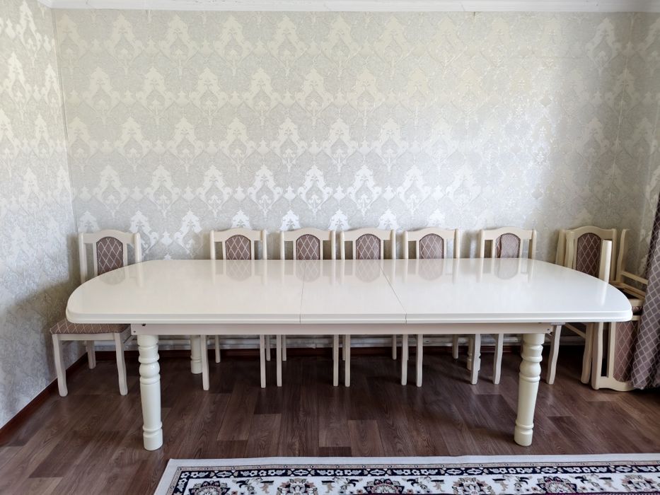 Гостинный стол со стульями