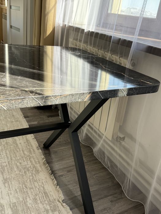 Продам стол  обеденный