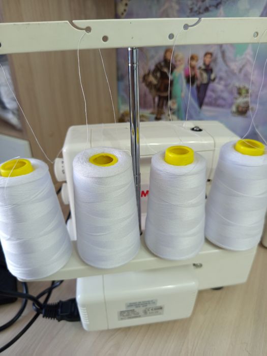 Продам оверлок janome